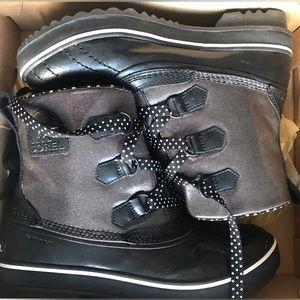 NIB Sorel Tivoli Waterproof Boots, Metallic Gray/Black, Size 9